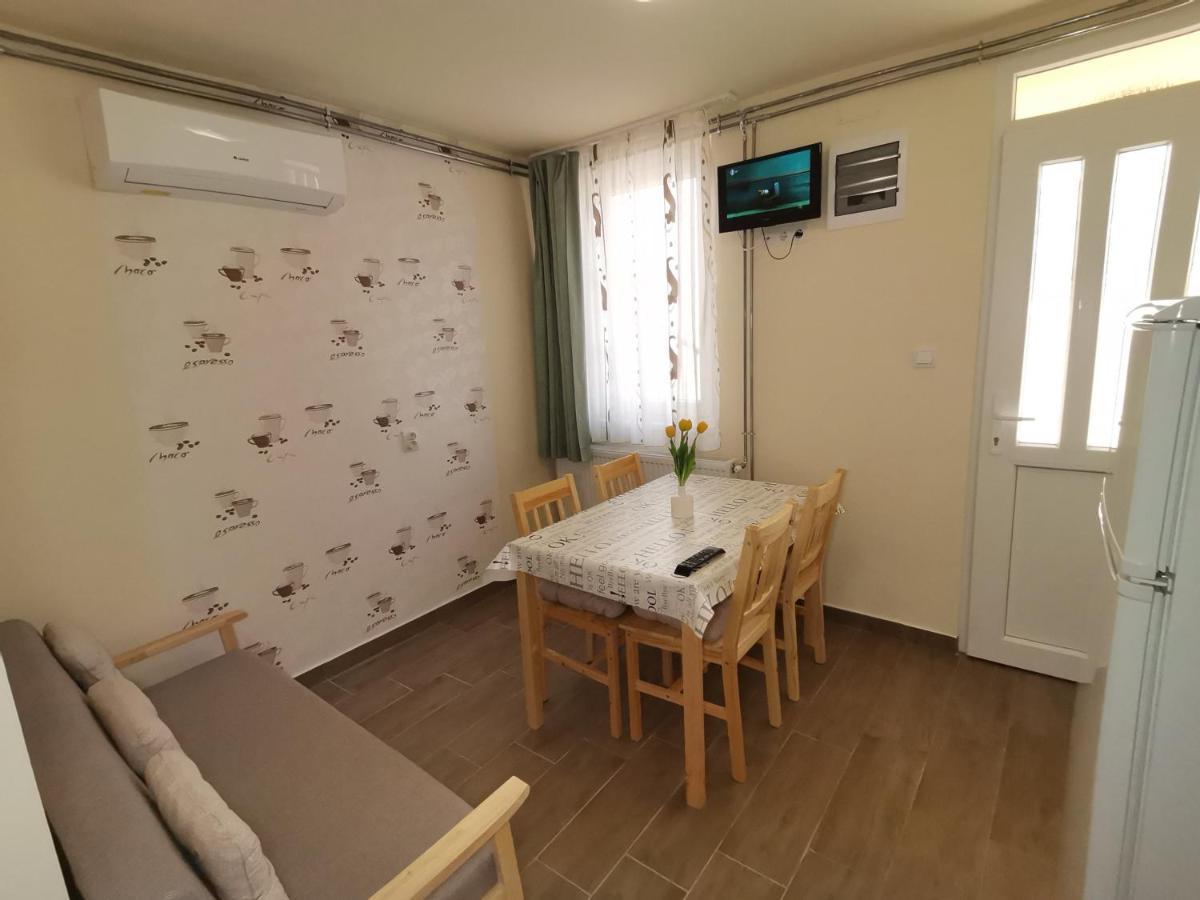Gyoengyvirag Apartmanhaz Hajdúszoboszló Екстериор снимка