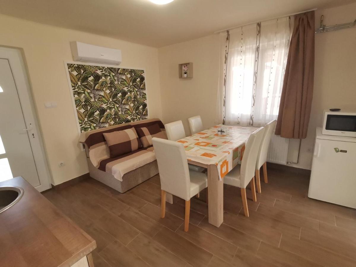 Gyoengyvirag Apartmanhaz Hajdúszoboszló Екстериор снимка