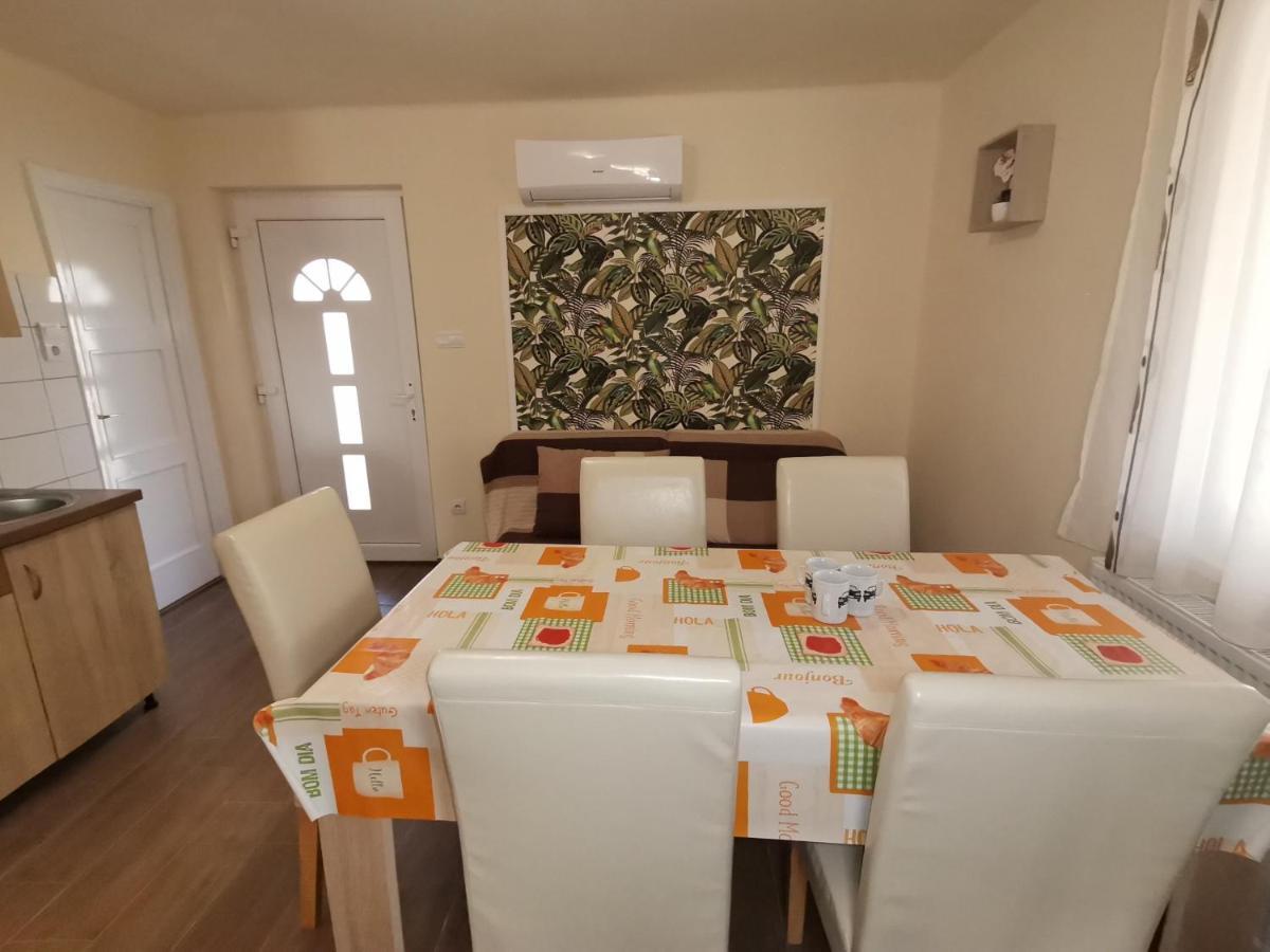 Gyoengyvirag Apartmanhaz Hajdúszoboszló Екстериор снимка