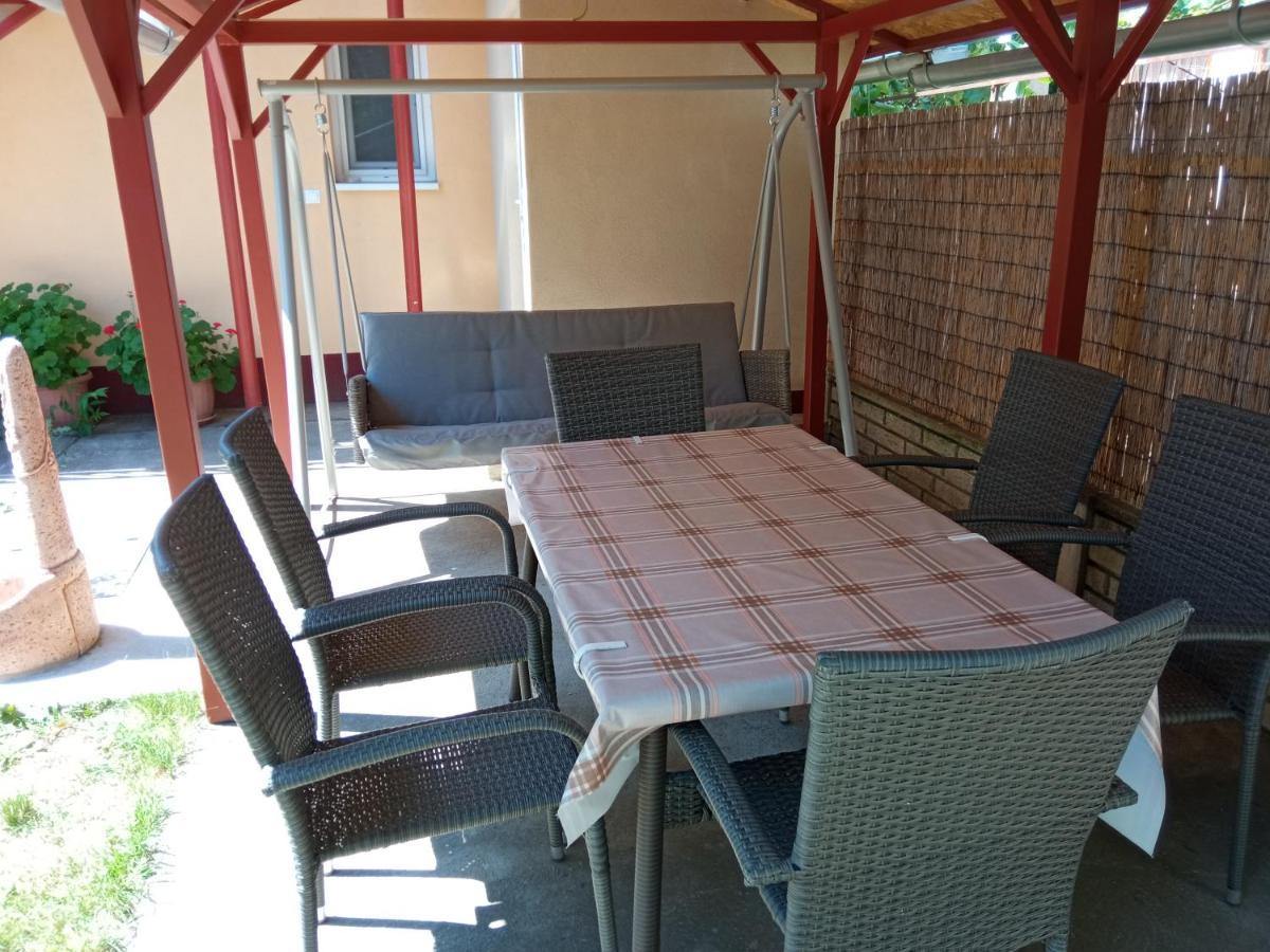Gyoengyvirag Apartmanhaz Hajdúszoboszló Екстериор снимка
