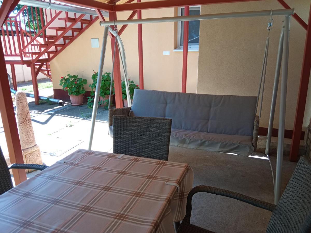 Gyoengyvirag Apartmanhaz Hajdúszoboszló Екстериор снимка