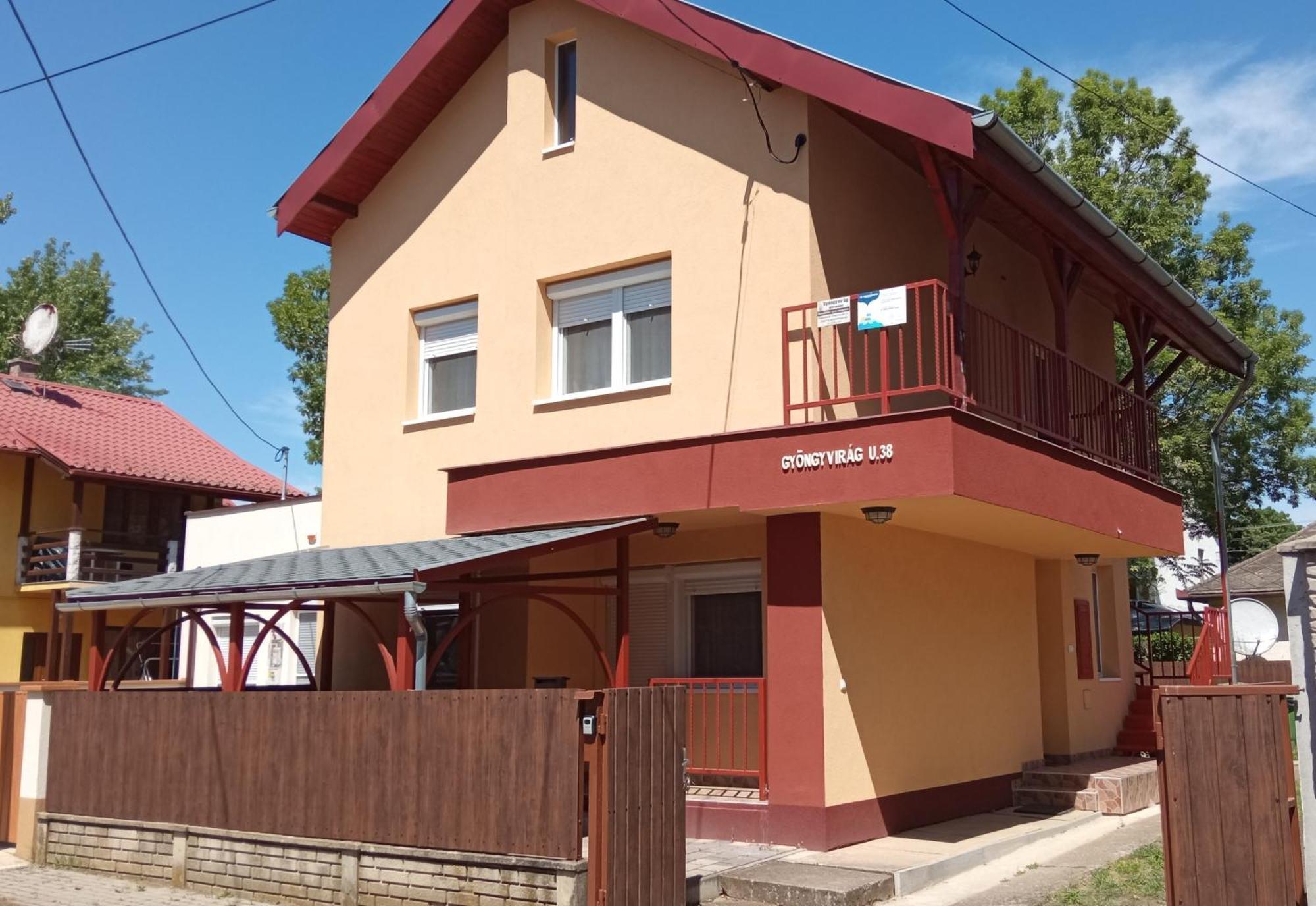 Gyoengyvirag Apartmanhaz Hajdúszoboszló Екстериор снимка