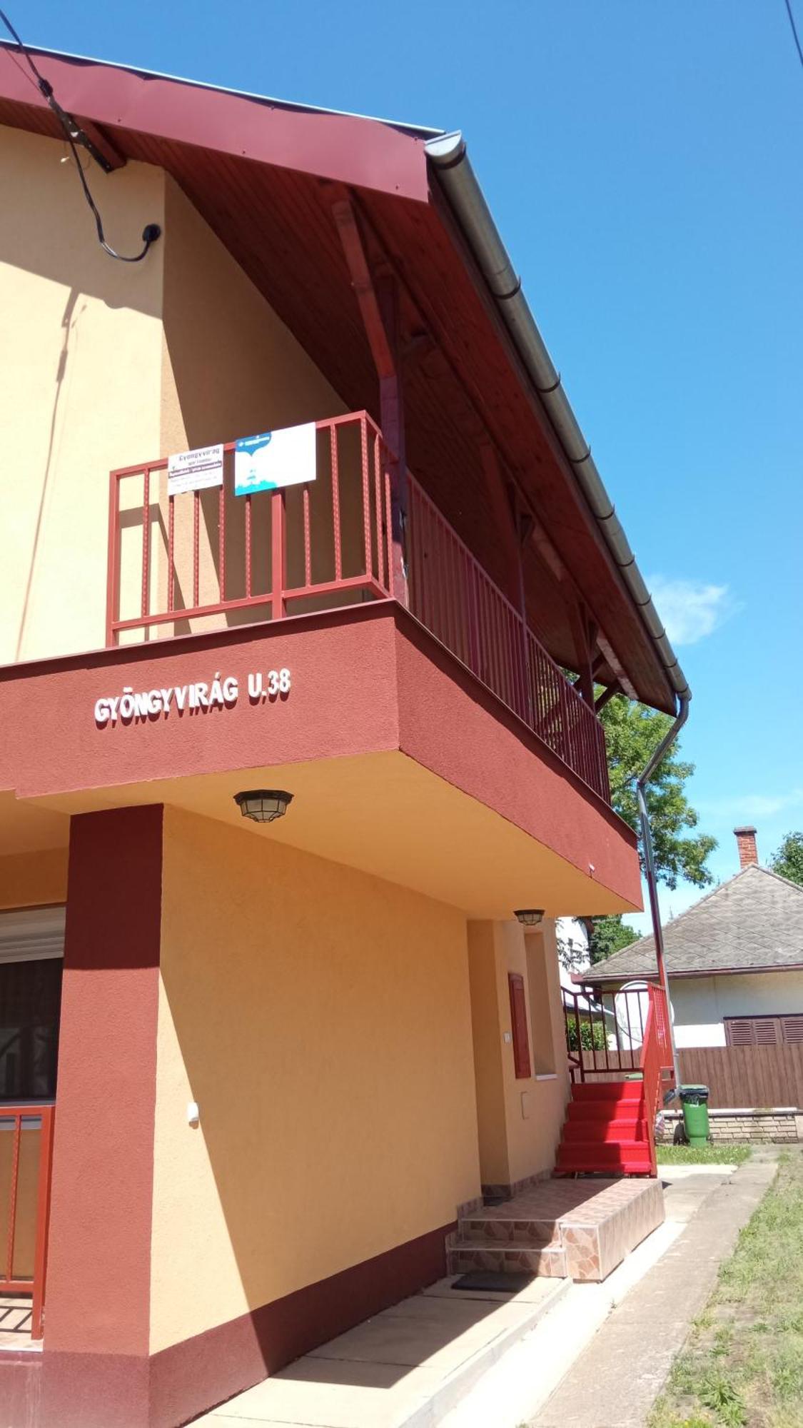 Gyoengyvirag Apartmanhaz Hajdúszoboszló Екстериор снимка